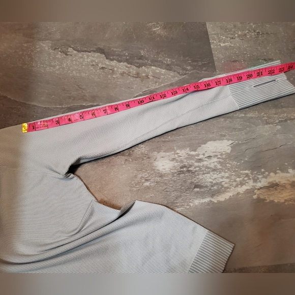 Lululemon Rest Less Pullover. Long sleeves. Diagonal ribbed. Grey and white. 4. - Picture 12 of 12